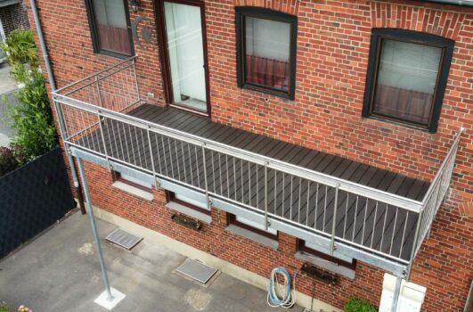 Balkon Stahl + Geländer